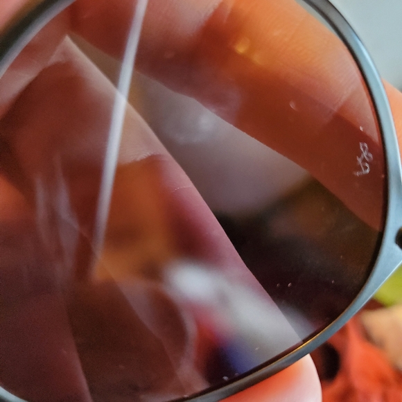 Ray Ban Black mirrored lense on black metal frame - Picture 4 of 4